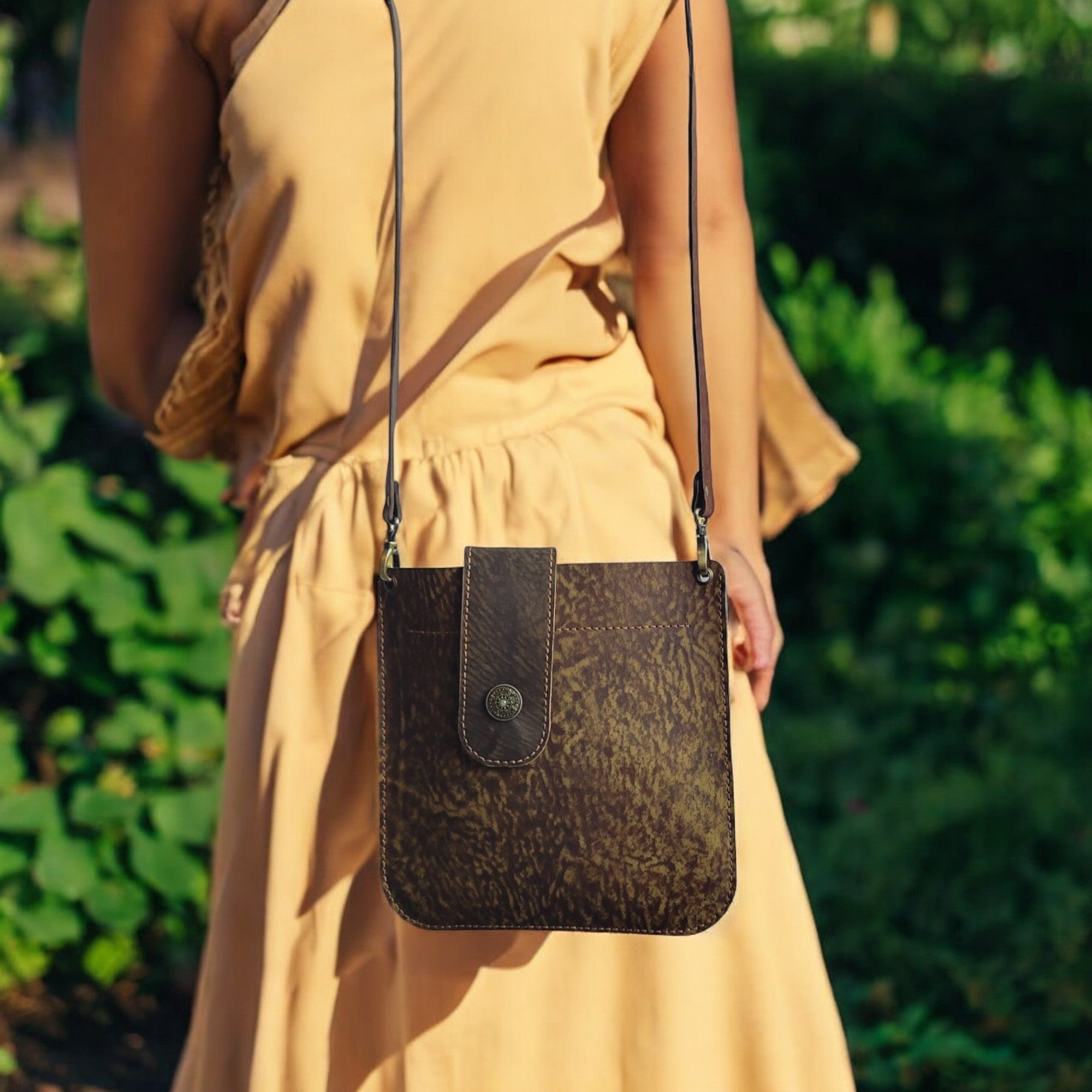 HagorArts Timber Collection C1 – Handmade tan leather shoulder bag with a minimalist design and secure clasp