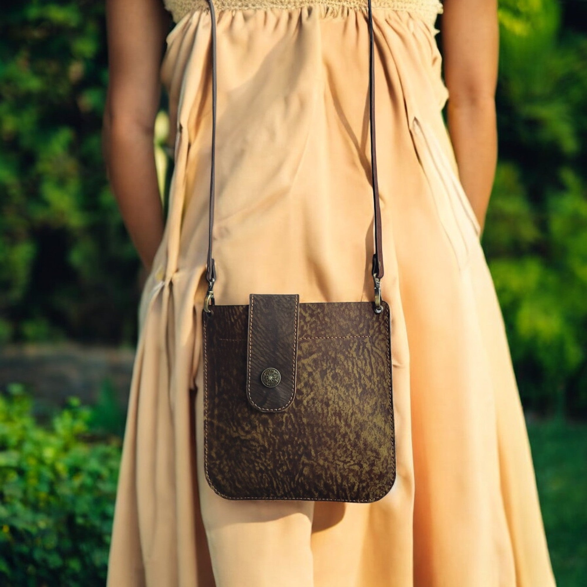 HagorArts Timber Collection C1 – Handmade tan leather shoulder bag with a minimalist design and secure clasp