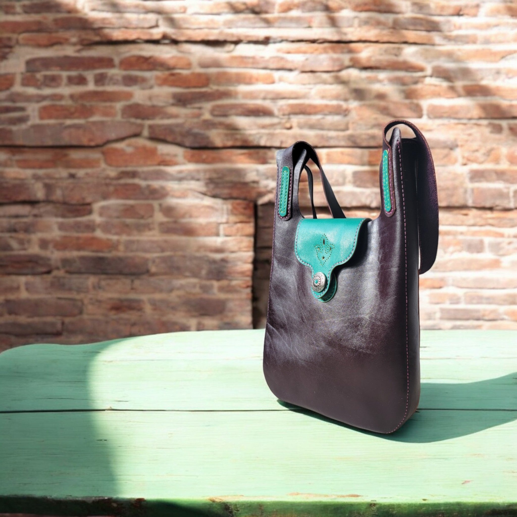 Premium full‑grain/natural leather