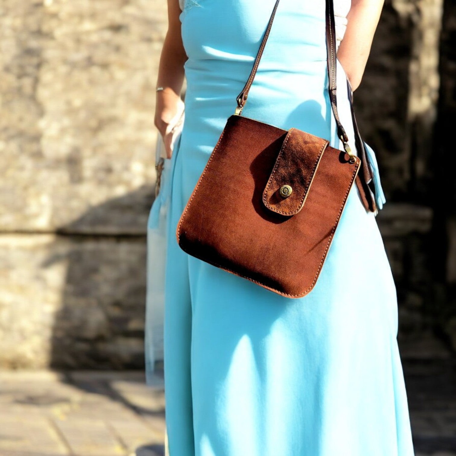 HagorArts Timber Collection – Handmade tan leather crossbody bag with an elegant minimalist design and secure clasp.