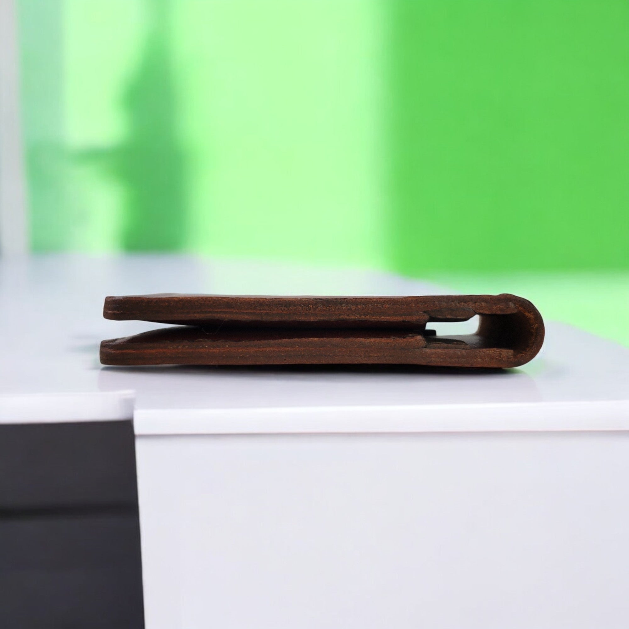 Elegant and functional handmade leather wallet from the Slimette Collection, featuring precise stitching and premium craftsmanship