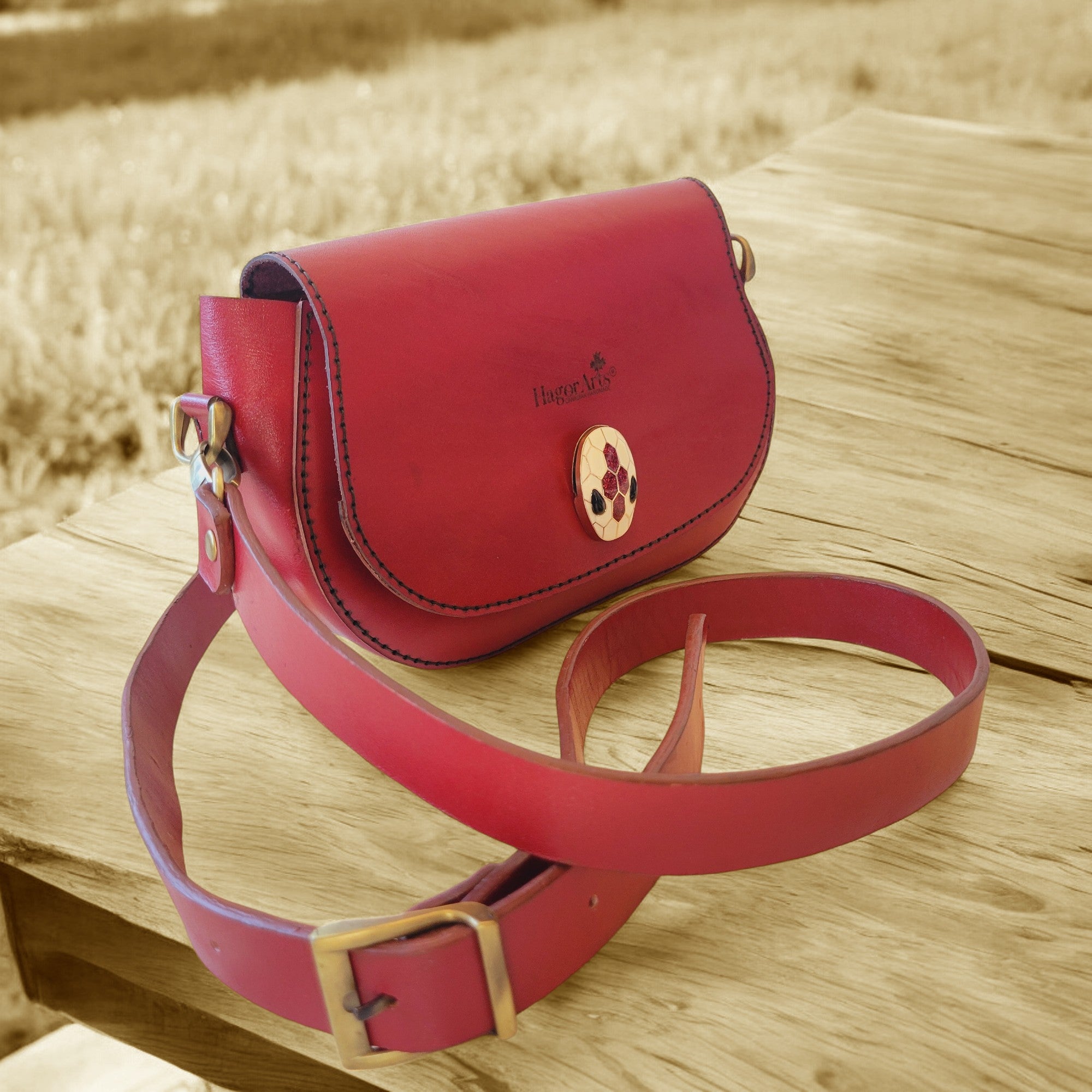 Full-grain leather bag handmade in Montréal, Canada