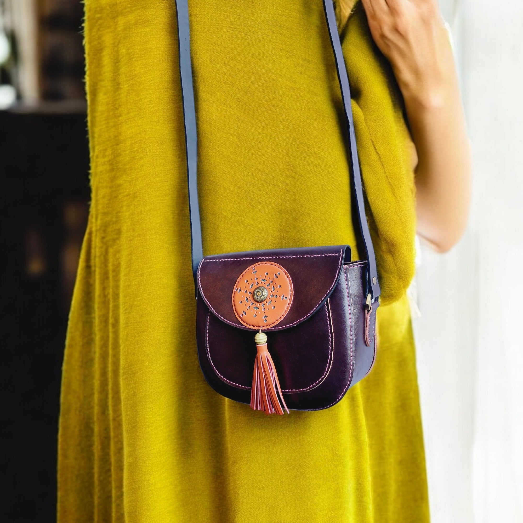 Precise hand-stitching with reinforced stress points; burnished edges from our Montréal atelier.