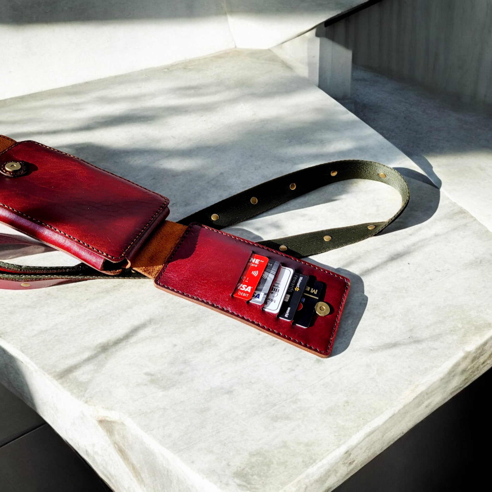 Lightweight leather crossbody with tidy interior and refined edge work (Fiora S4)